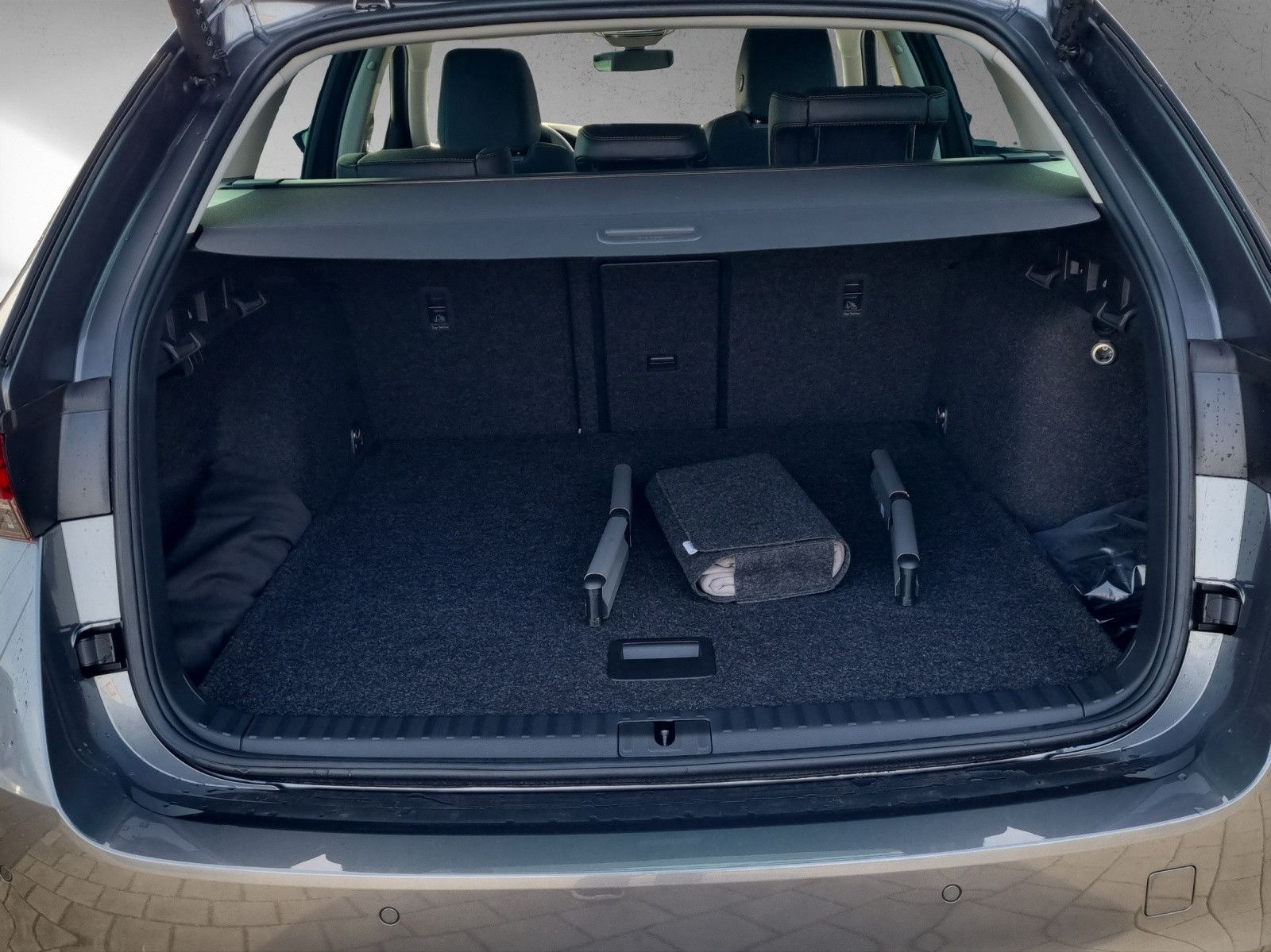 Fahrzeugabbildung SKODA Octavia Combi Tour 2.0 TDI 110kW/150PS AHK