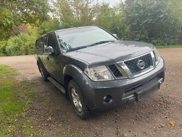 Nissan Navara 2.5 4x4 mit Hardtop