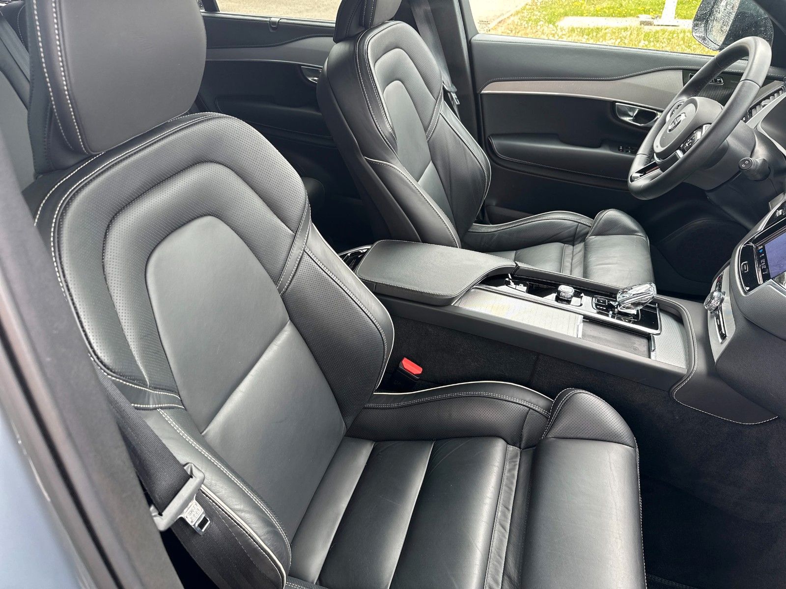 Fahrzeugabbildung Volvo XC90 Ultimate Dark Recharge Plug-In AWD, AHK