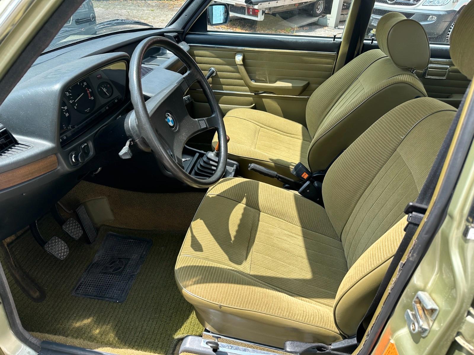 BMW 525 E12 150 CH BVM - TOIT OUVRANT