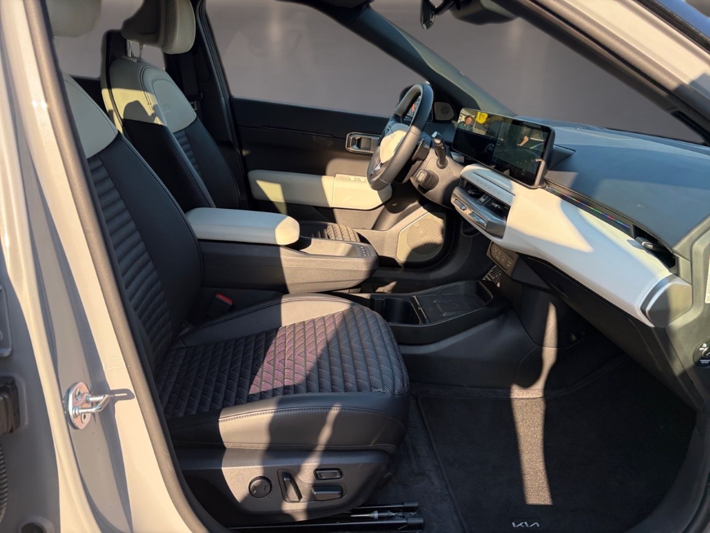 Fahrzeugabbildung Kia EV4 (CT) 150 kW GT-Line Navi Soundsystem LED App