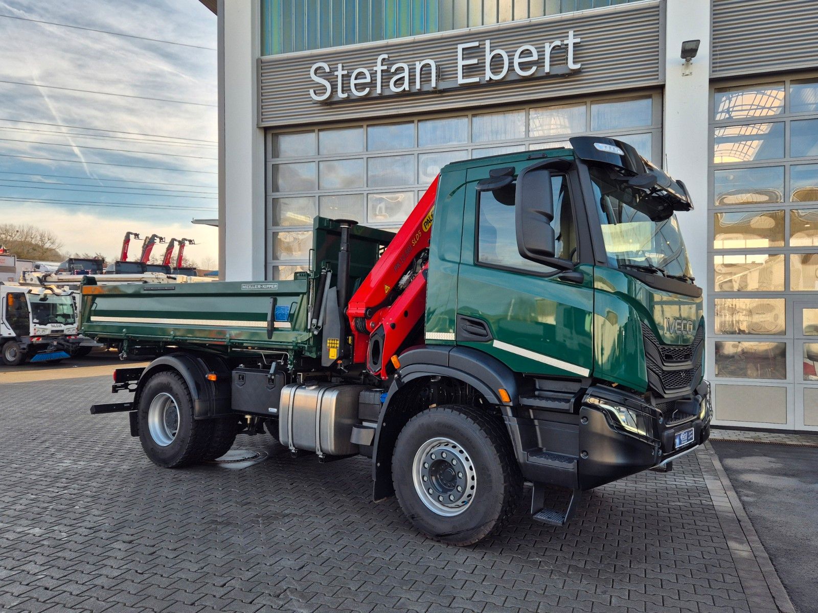 Fahrzeugabbildung Iveco AD200X40/P HR OFF 4x2 Palfinger PK 12.501 FunK