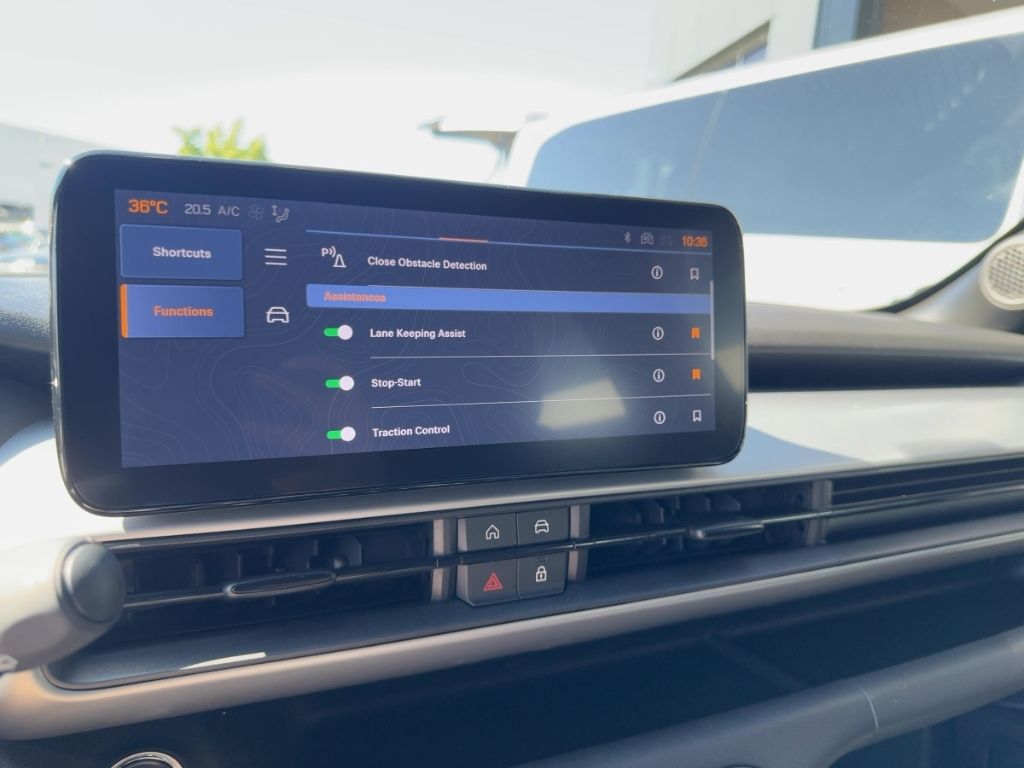Fahrzeugabbildung Jeep Avenger e-Hybrid ALLWETTER NAVI ELEKTR HECKKL SH