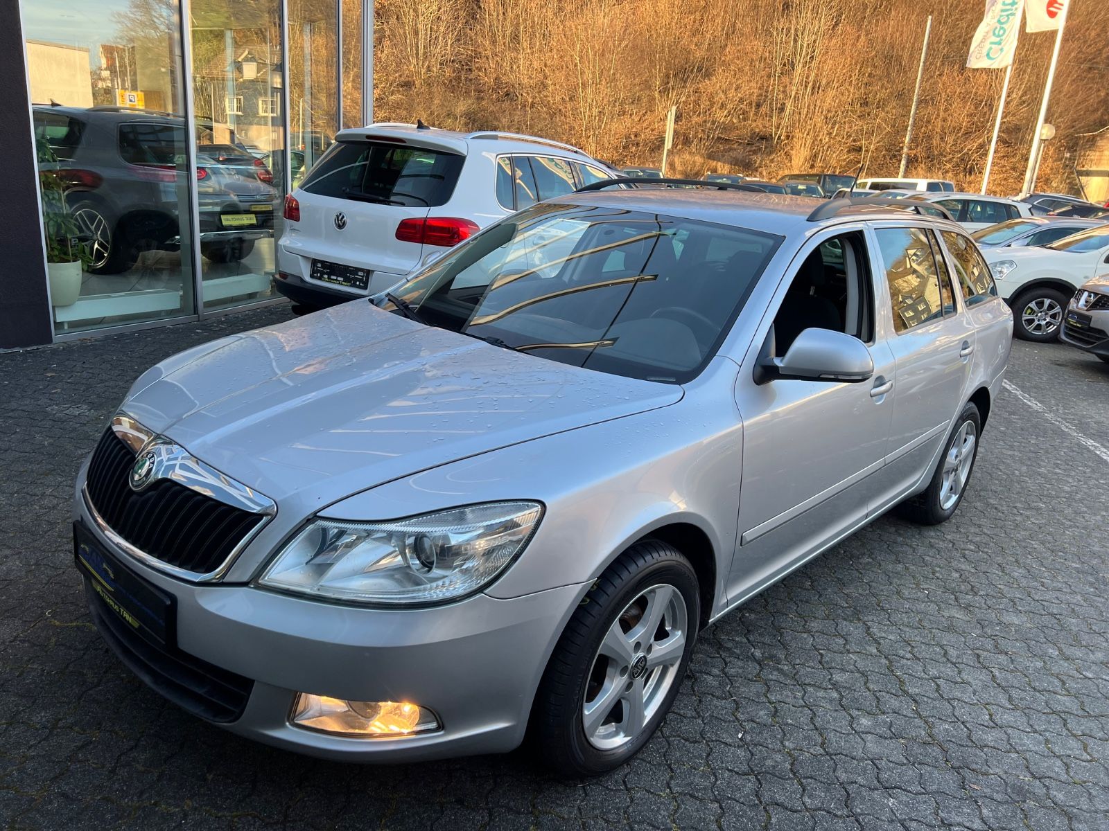 Fahrzeugabbildung SKODA Octavia 1.6 TDI Combi Family * NAVI *AHK*