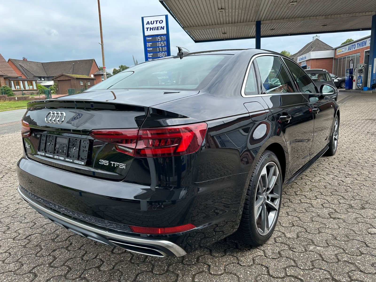 Fahrzeugabbildung Audi A4 35 TFSI sport S Line Navi/LED/GRA/GJR/18"