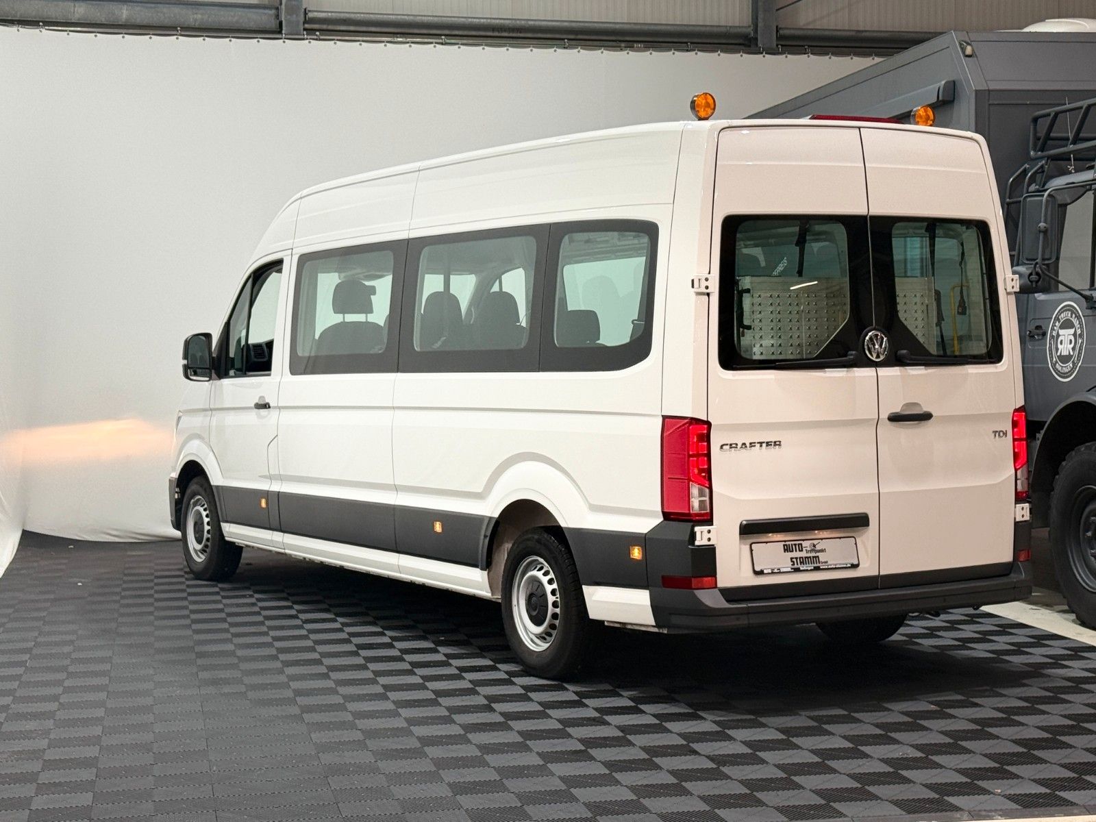 Fahrzeugabbildung Volkswagen Crafter 35 LH-Behindertengerecht-Rampe-Liftachse