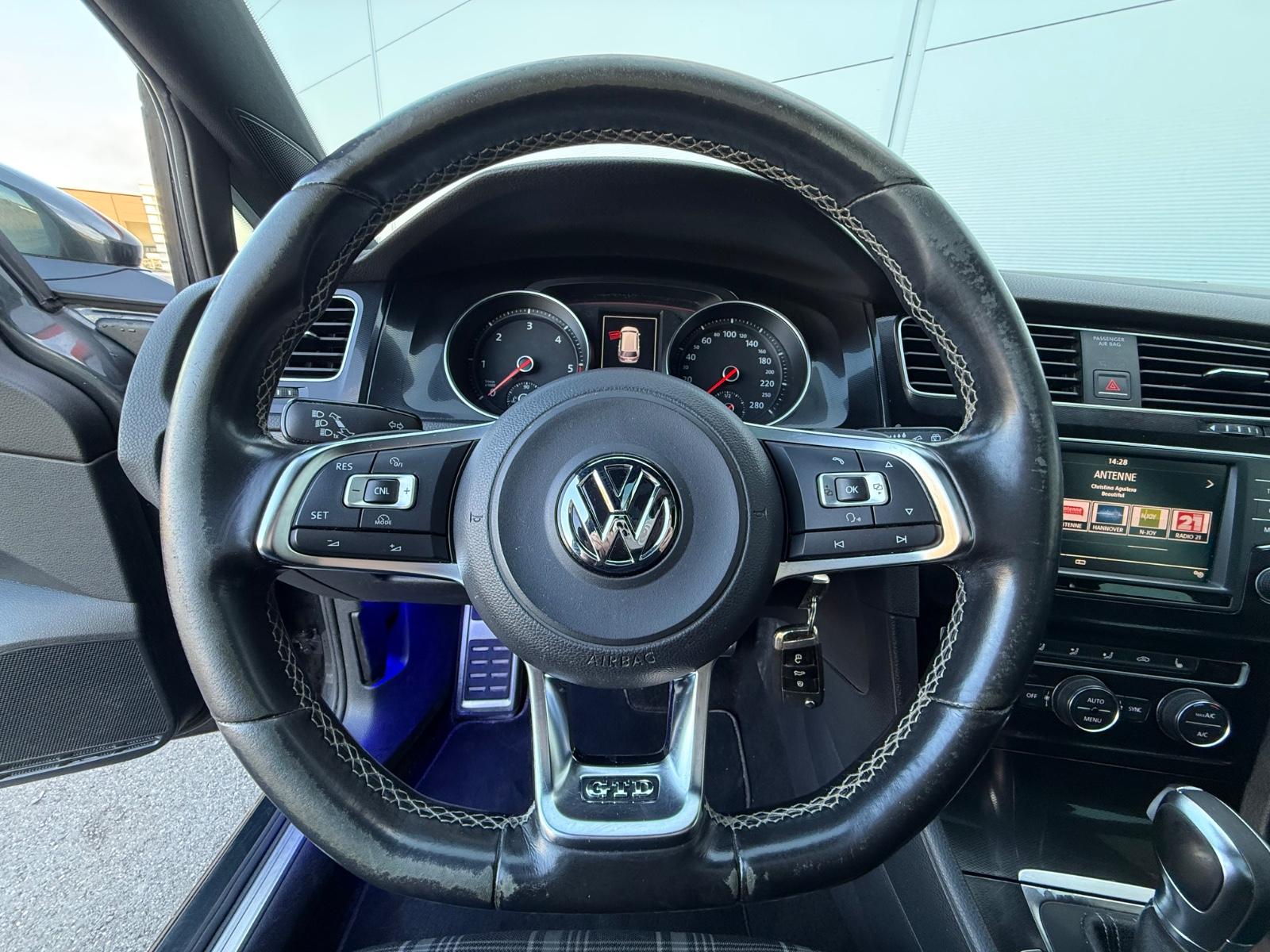 Volkswagen Golf 2015 — photo 20