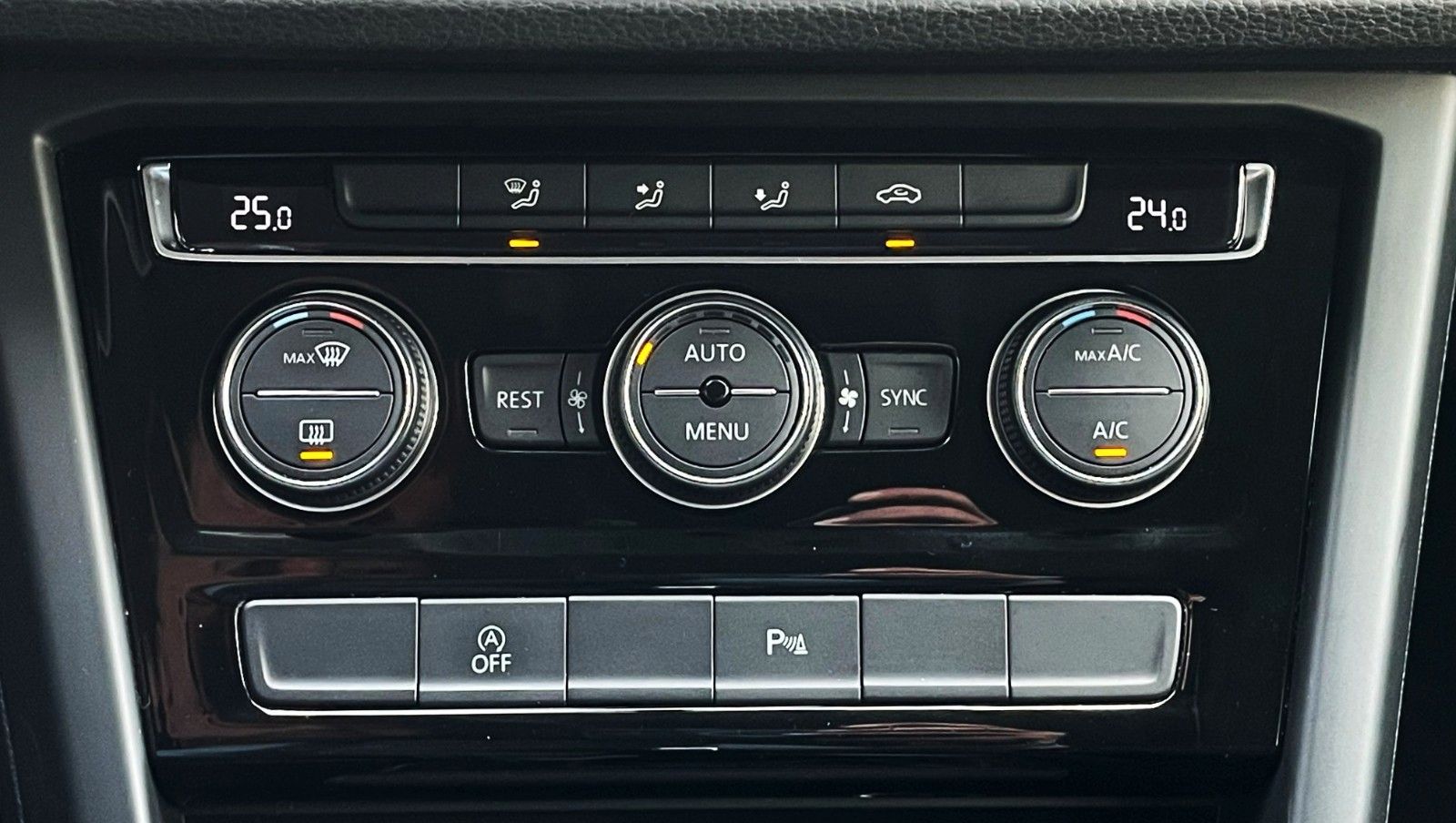 Fahrzeugabbildung Volkswagen Touran 1.5 TSI DSG  NAVI ACC 7-SITZE GANZJ. RFN.