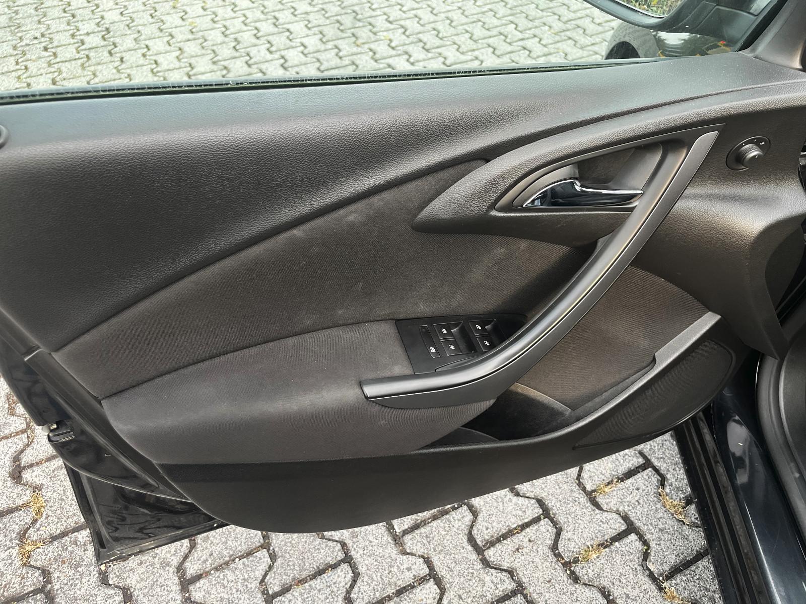Opel Astra 2015 — photo 16