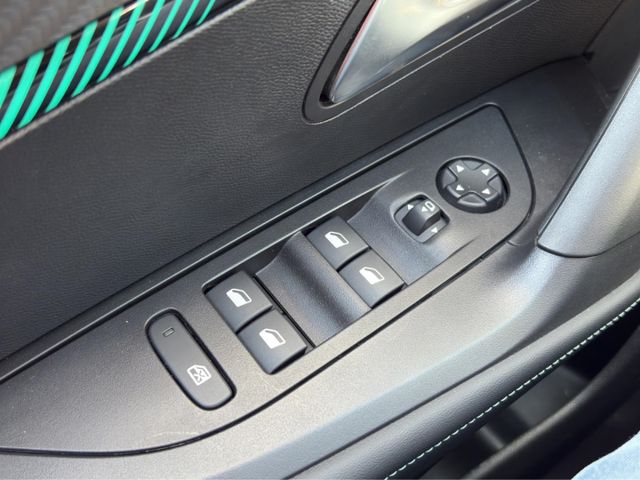 Peugeot 2008 Allure Pack 1.2 PT100 °LED°AACRFK°PDC°