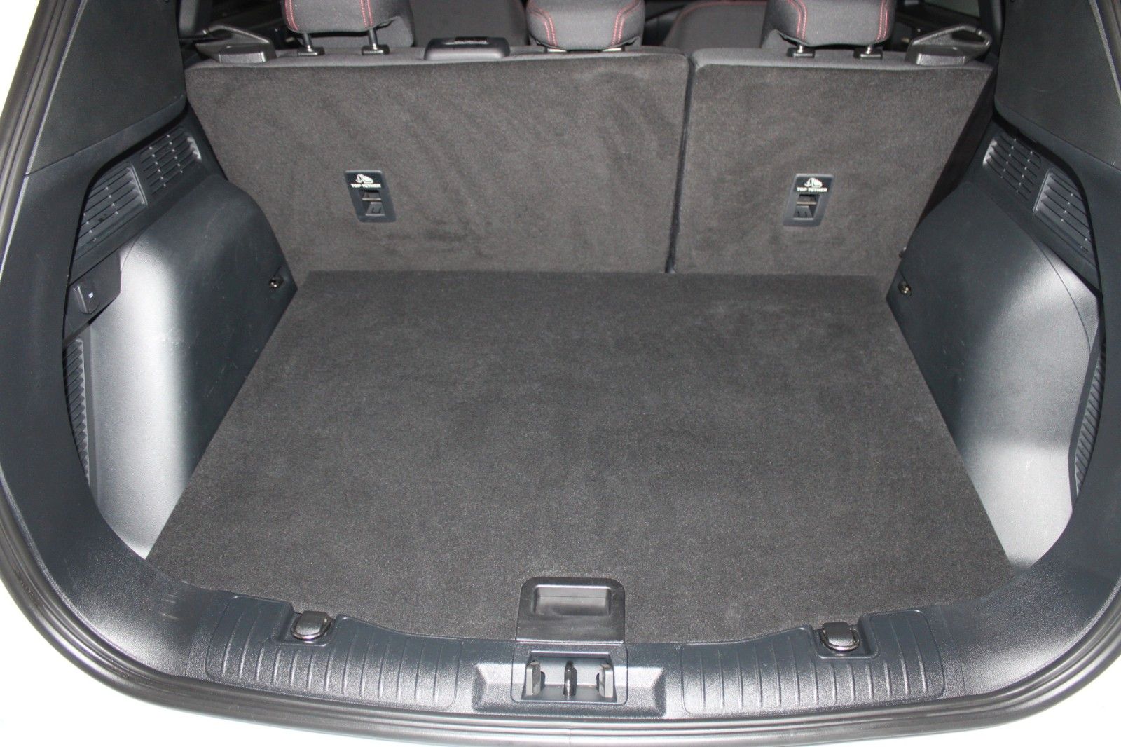 Fahrzeugabbildung Ford Kuga PHEV ST-Line NAVI DAB CAM WinterPaket