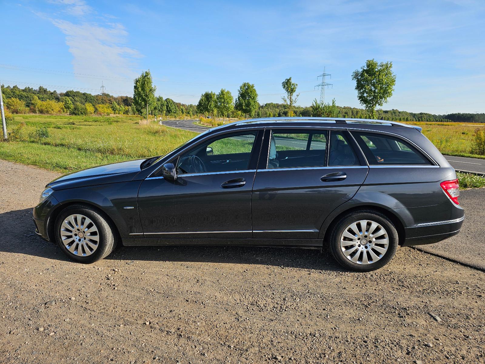 Mercedes-Benz C250 2011 — салон