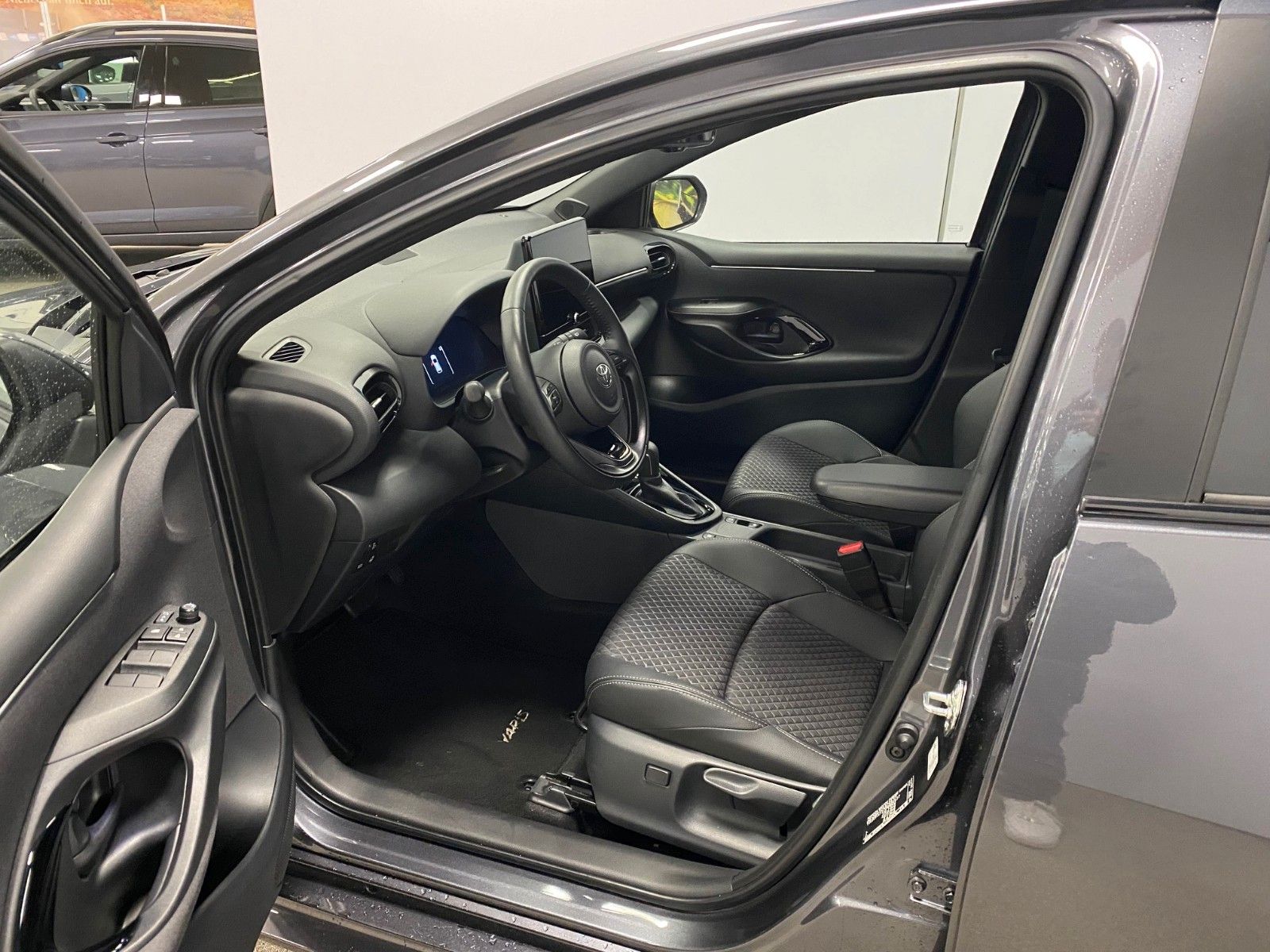 Fahrzeugabbildung Toyota Yaris Hybrid Style+KAMERA+SHZ+PDC