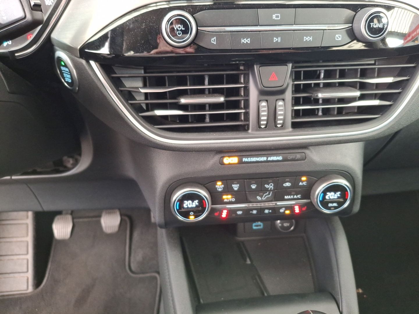 Fahrzeugabbildung Ford Kuga Hybrid Titanium X 110 KW TDCi, erst 2.440 K