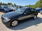 BMW 320 i touring Öllampe an wenn warm - BMW 320 aus 2006: Kombi