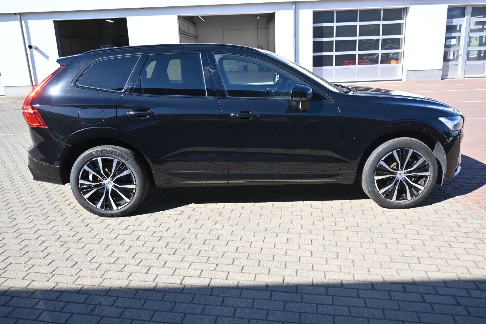 Fahrzeugabbildung Volvo XC60 T8 Plus Dark AWD*360°*FSHZG*AHK*PANO*