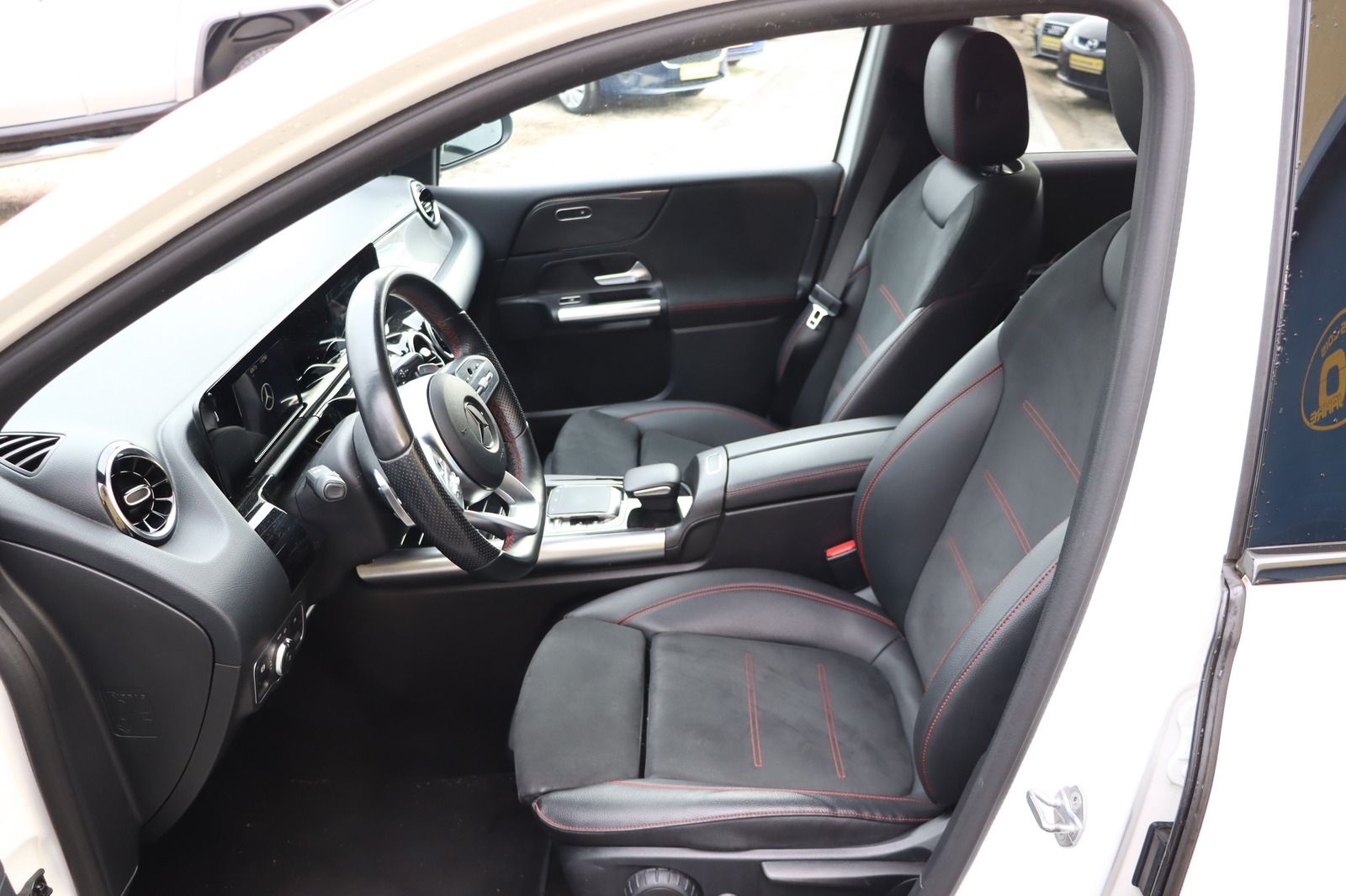 Fahrzeugabbildung Mercedes-Benz B 200 AMG Line * Navigation * Alcantara