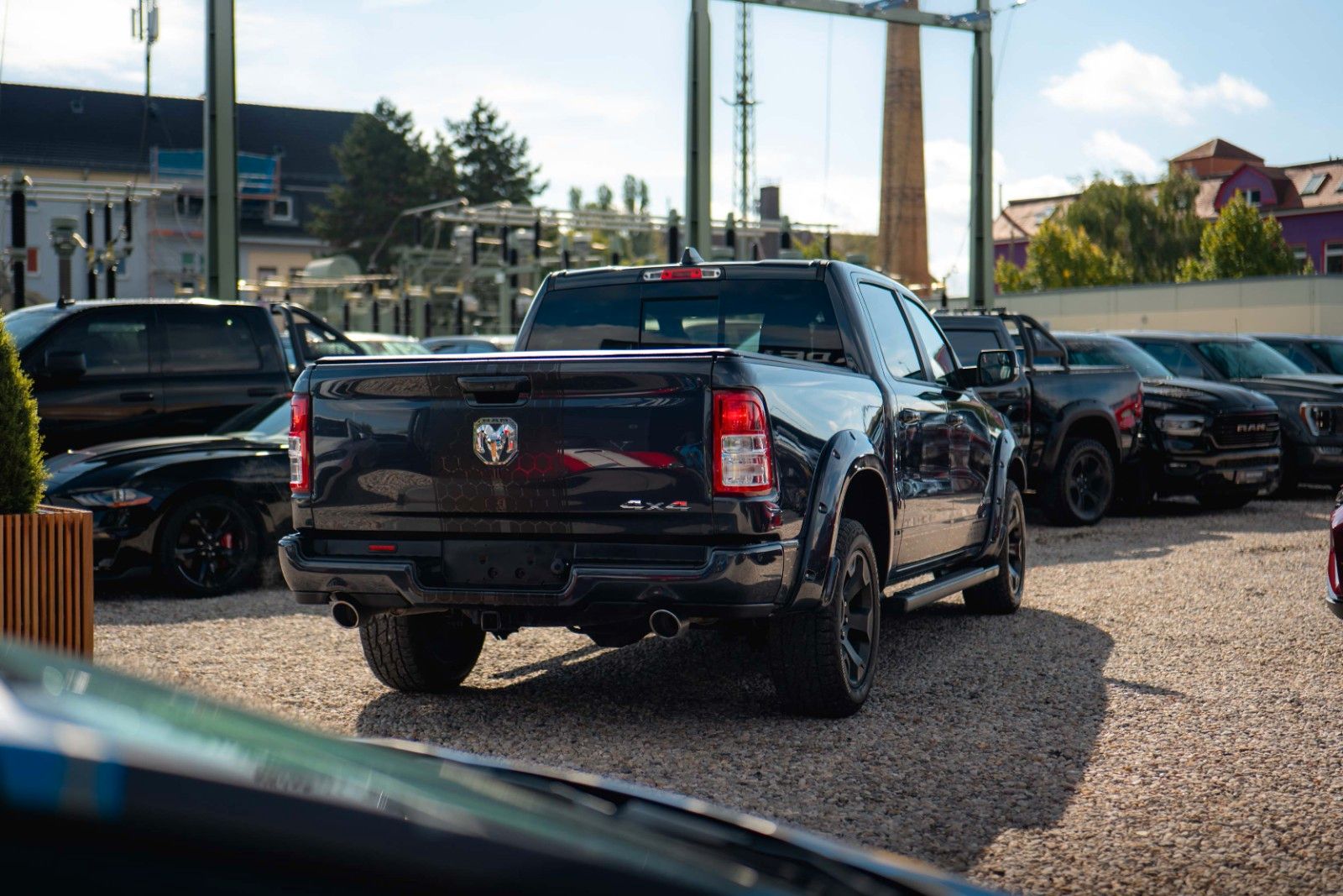 Fahrzeugabbildung Dodge RAM 5.7 V8 HEMI 4x4 OFFROAD Night Limited 19%