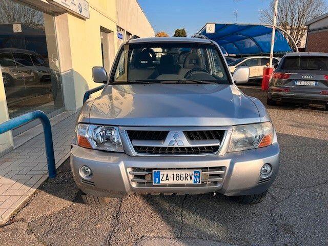 Mitsubishi Pajero 2004 — салон