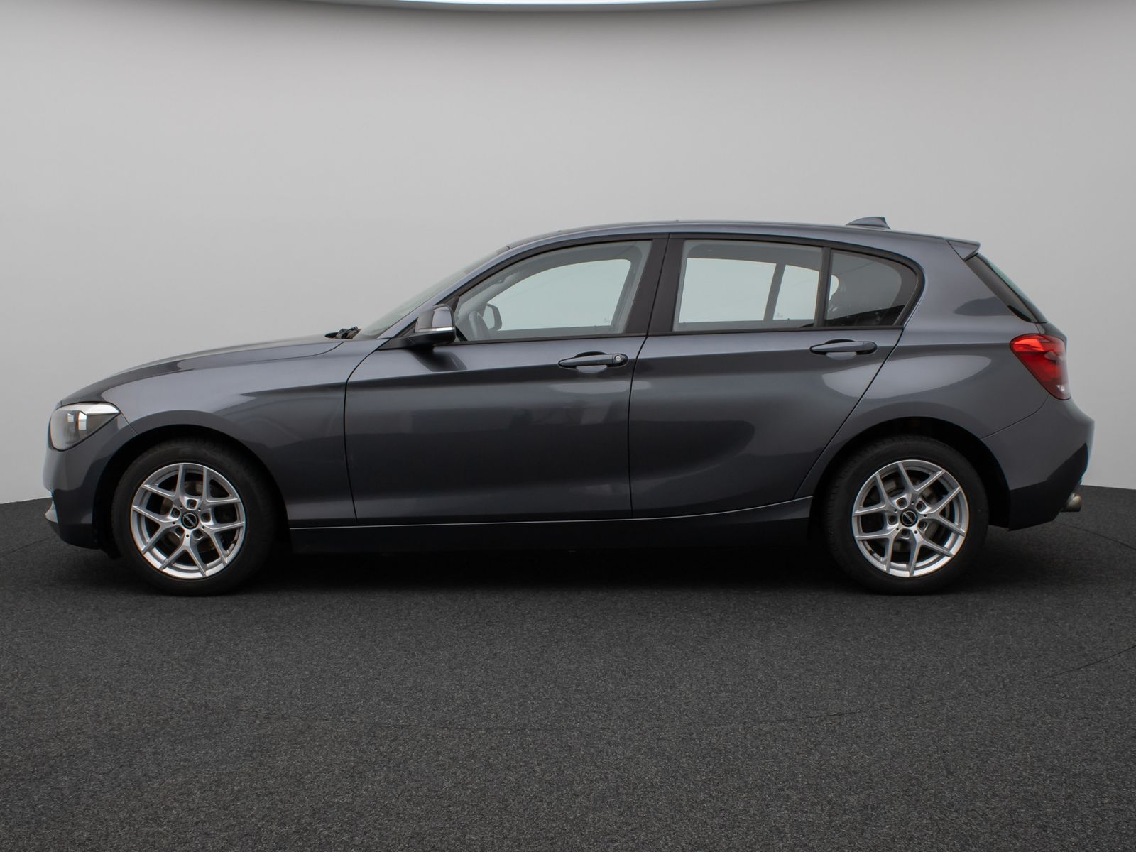 Fahrzeugabbildung BMW 116d  Advantage Paket Plus Glasdach AHK PDC Navi