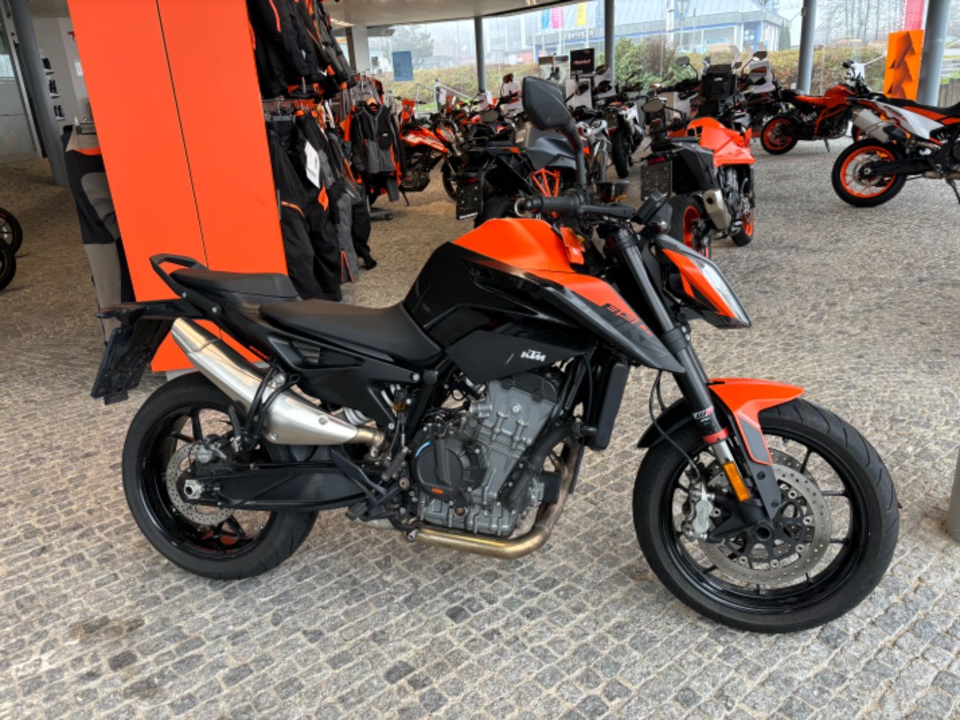 Fahrzeugabbildung KTM 890 Duke