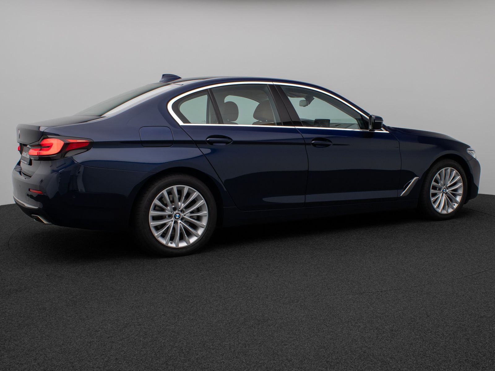 Fahrzeugabbildung BMW 520d xD LuxuryLine Glasdach Kamera Laser HUD H/K