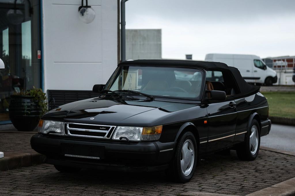 Saab 900