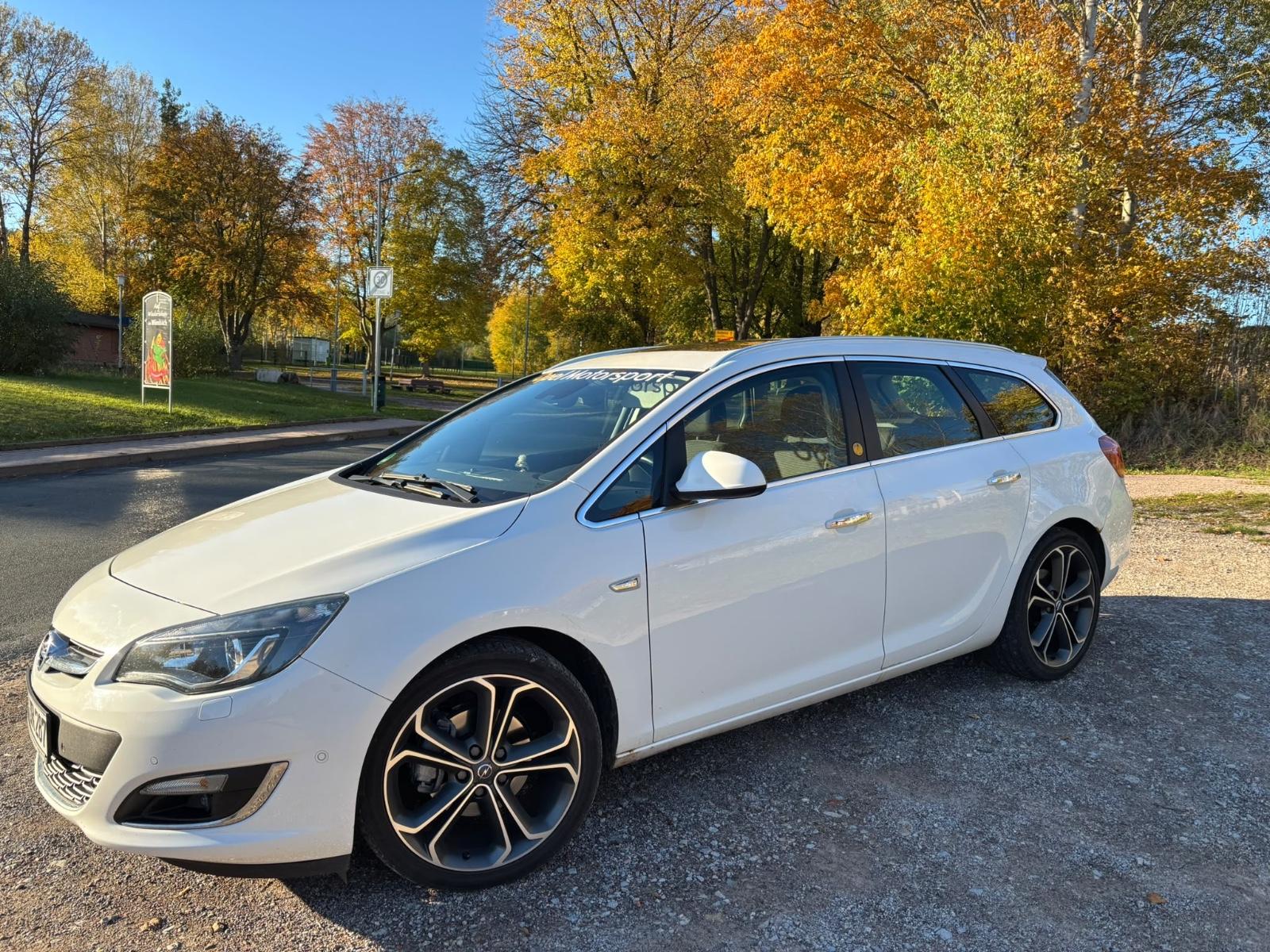 Opel Astra 2013 — двигун 1.956 cm³, 165 HP (121kW)