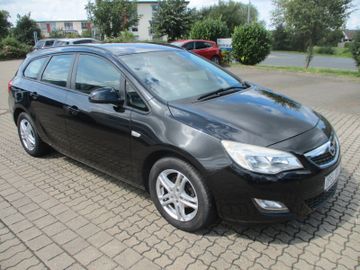 Opel Astra J Sports Tourer Selection Diesel