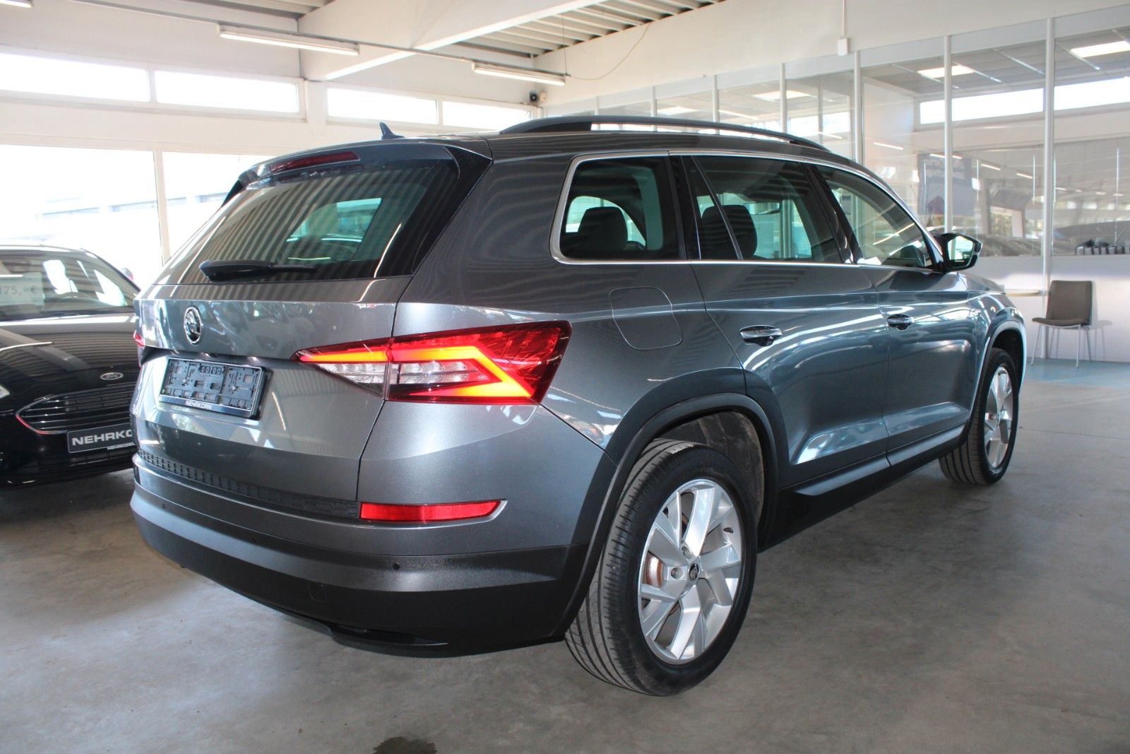 Fahrzeugabbildung SKODA Kodiaq DSG 4x4 SOLEIL LED AHK LEDER ACC STDHZ