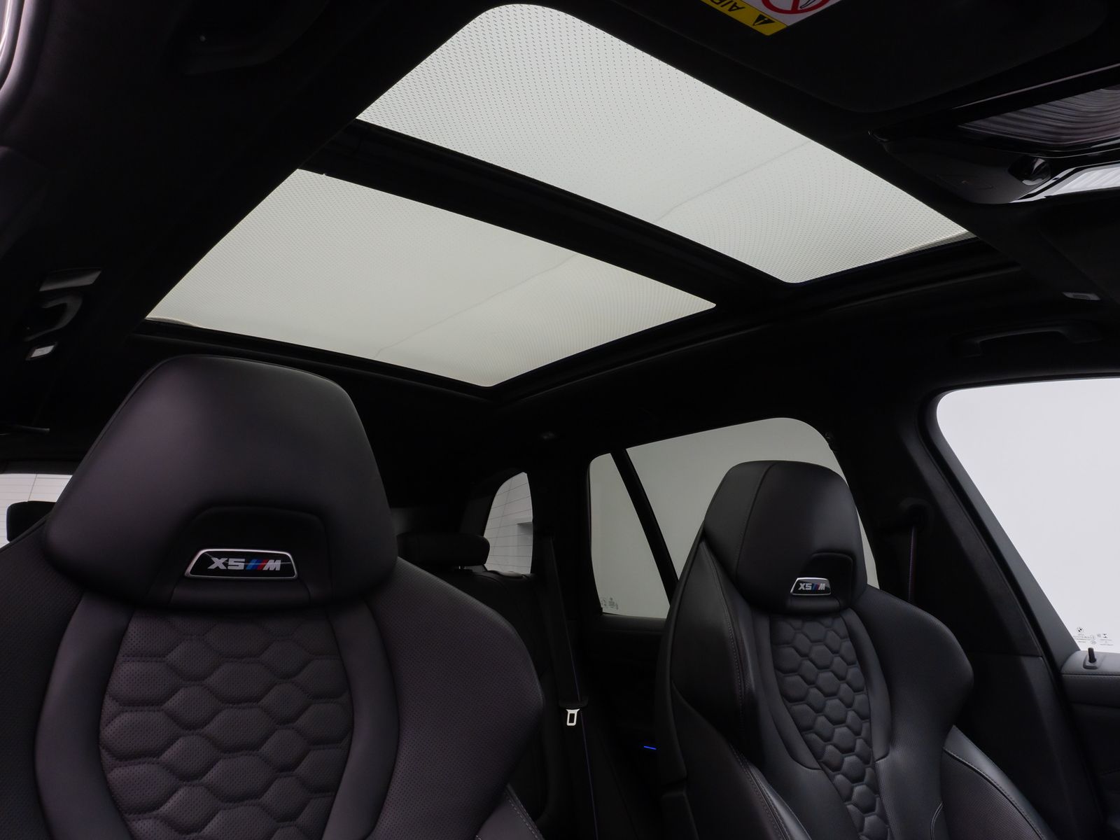 Fahrzeugabbildung BMW X5 M Competition Panorama Laser 360°DAB DisplKey