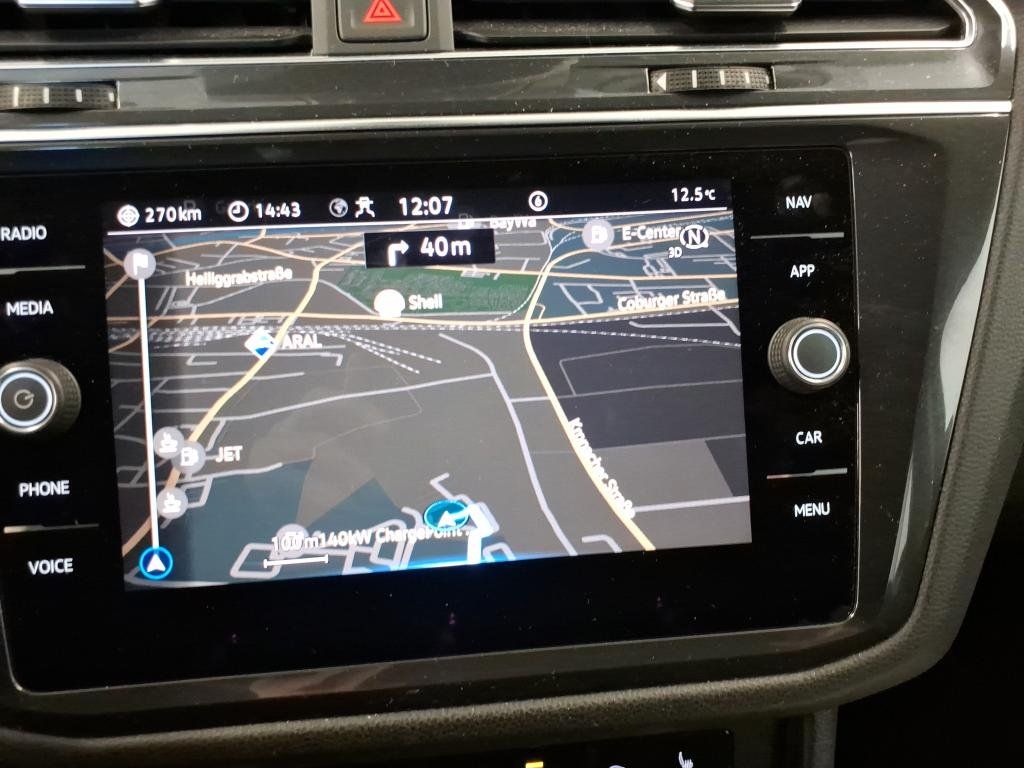 Fahrzeugabbildung Volkswagen Tiguan Allspace Life TDI DSG *AHK*Navi*LED*PDC*