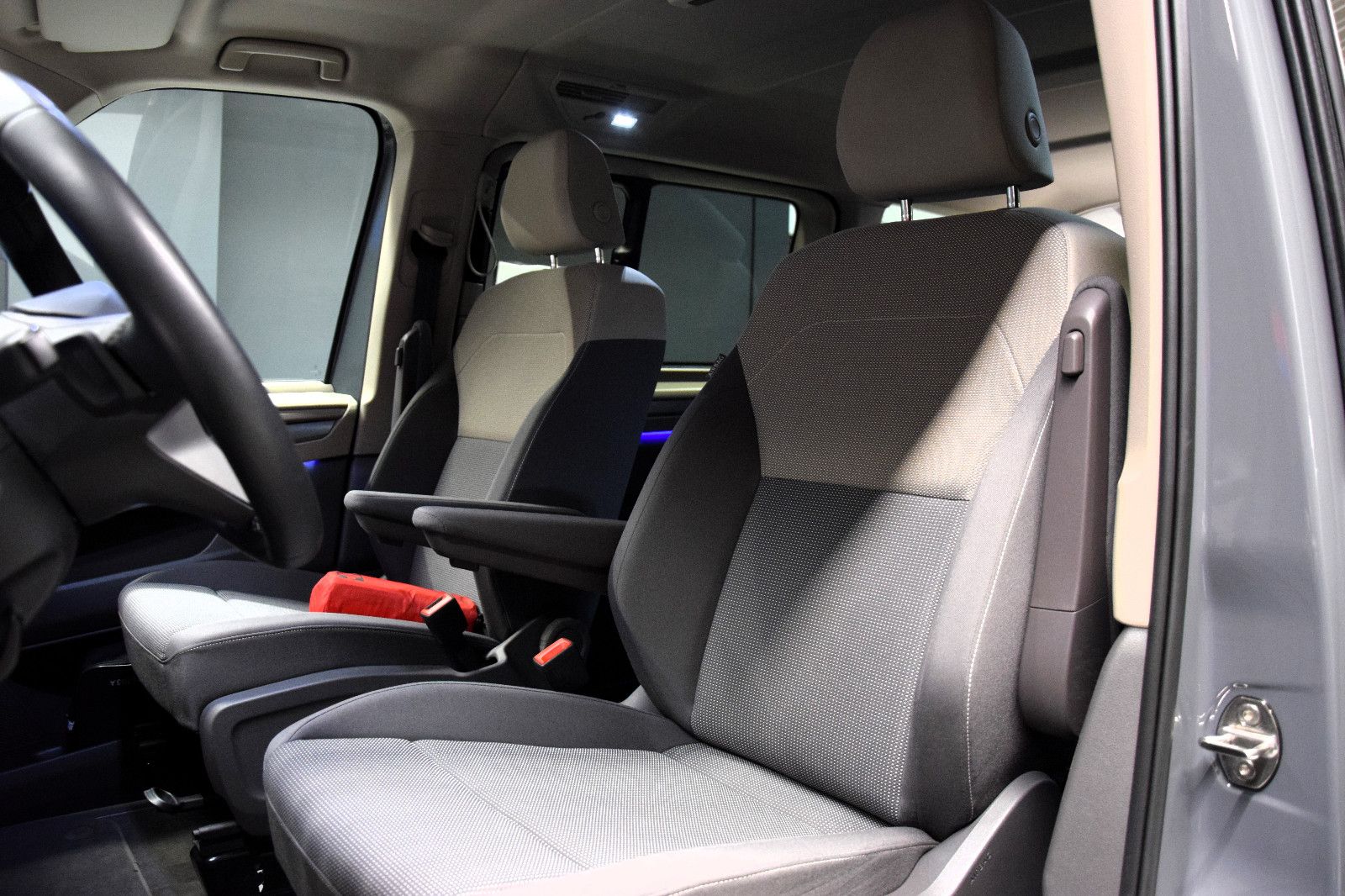 Fahrzeugabbildung Volkswagen T7 Multivan Edition ACC Standheizung AHK Kamera