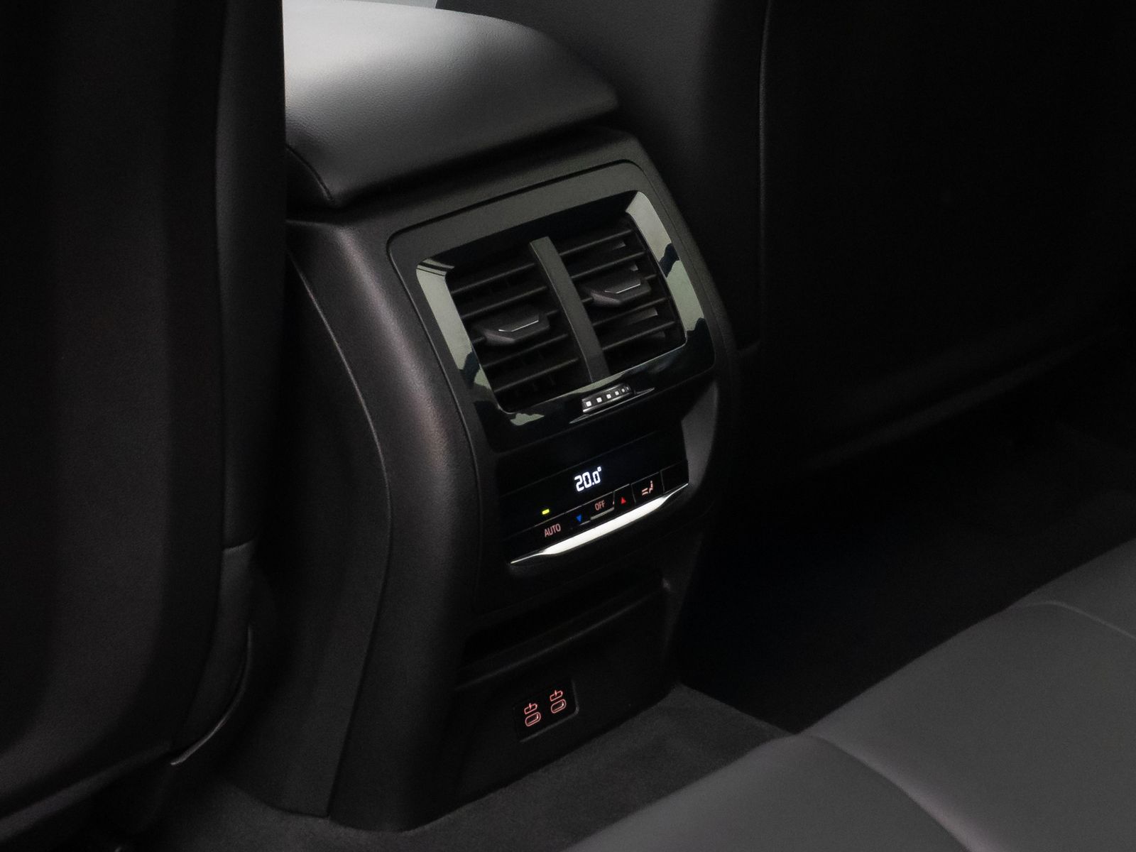Fahrzeugabbildung BMW X3 xD30e Kamera DAB HiFi Komfort MSport 19Zoll
