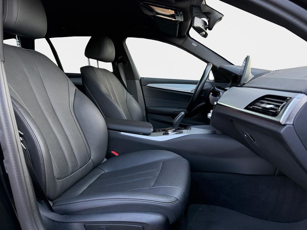 BMW 530i Touring Aut. AHK Business RFK SHZ Driv.Ass foto 14