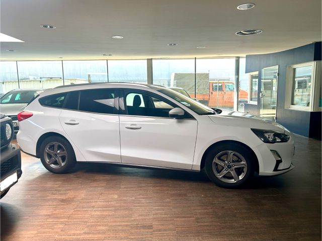 Fahrzeugabbildung Ford Focus Turnier Cool & Connect Automatik