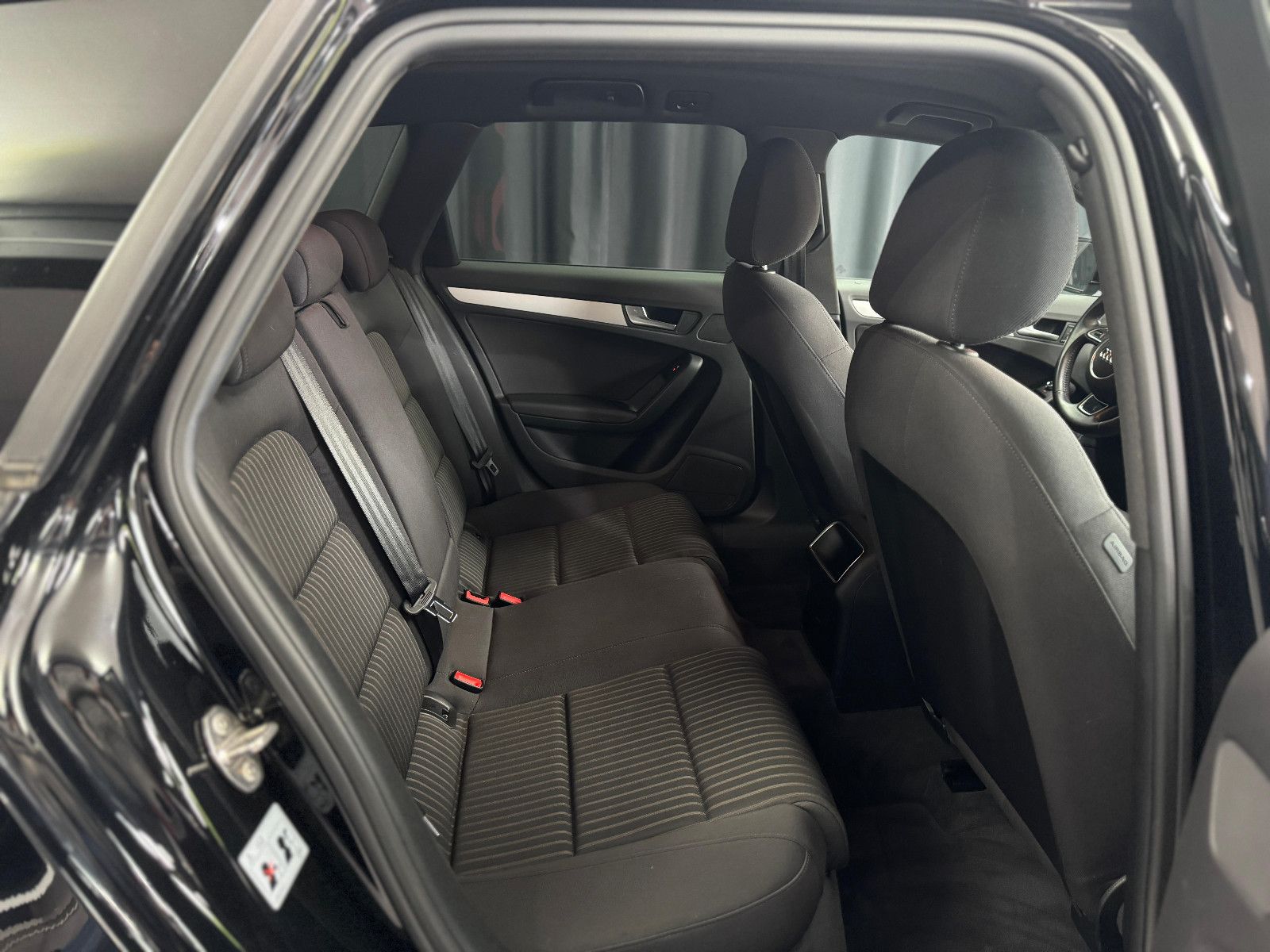 Fahrzeugabbildung Audi A4 Avant 2.0 TDI |1-HAND|S-LINE|NAVI|TÜV 09/26|
