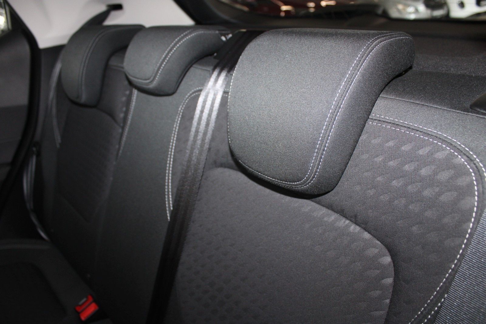 Fahrzeugabbildung Ford Fiesta Titanium 5-T KLIMA Allwetter PDC WinterP.