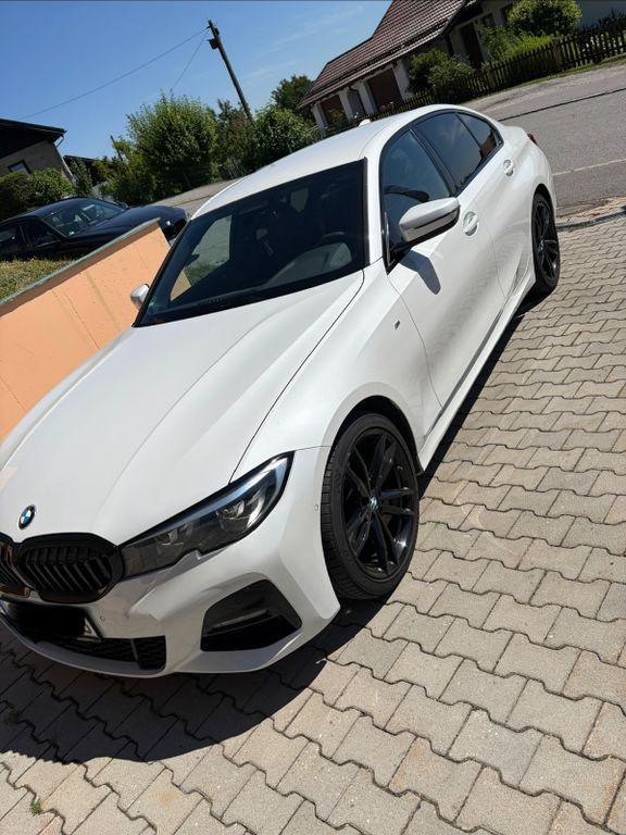 Image of BMW 320