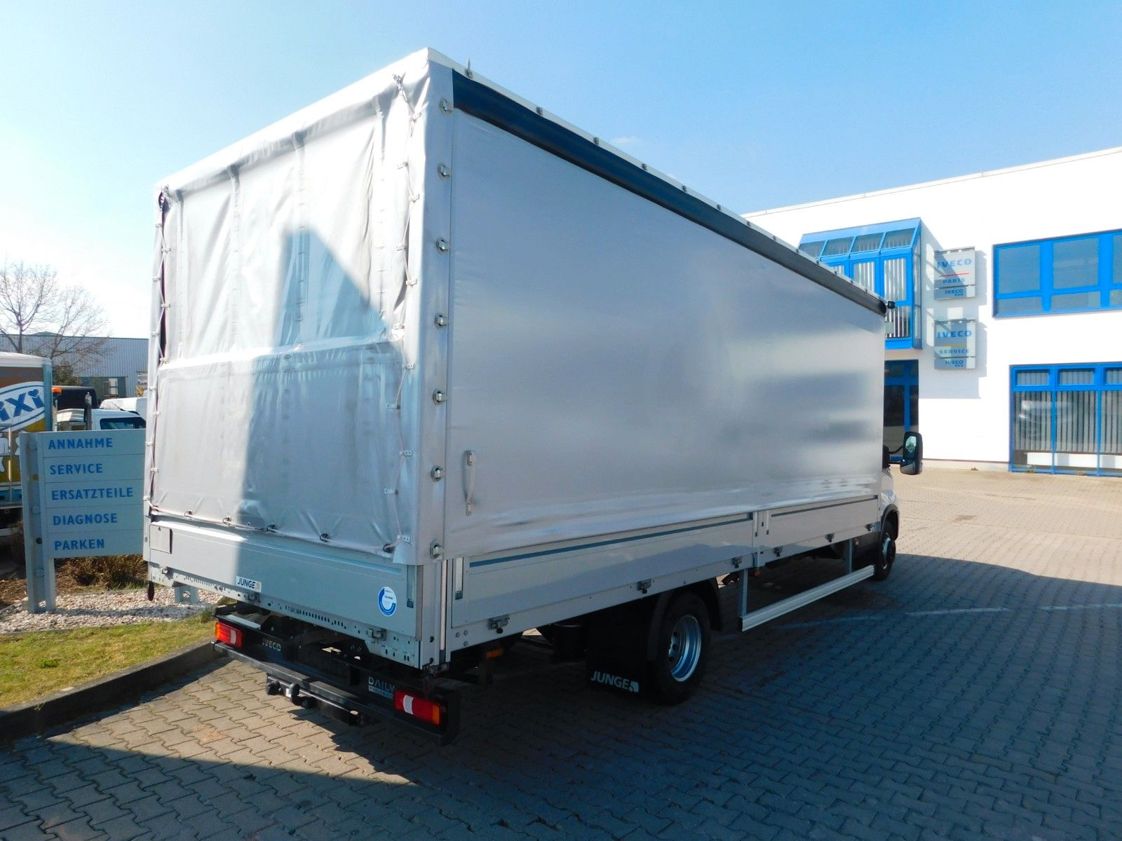 Fahrzeugabbildung Iveco Daily 70C18H/P Schiebeplane