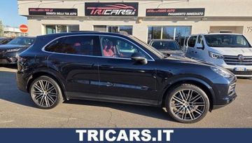 Porsche Cayenne - 1