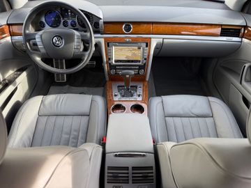 Volkswagen Phaeton - 9