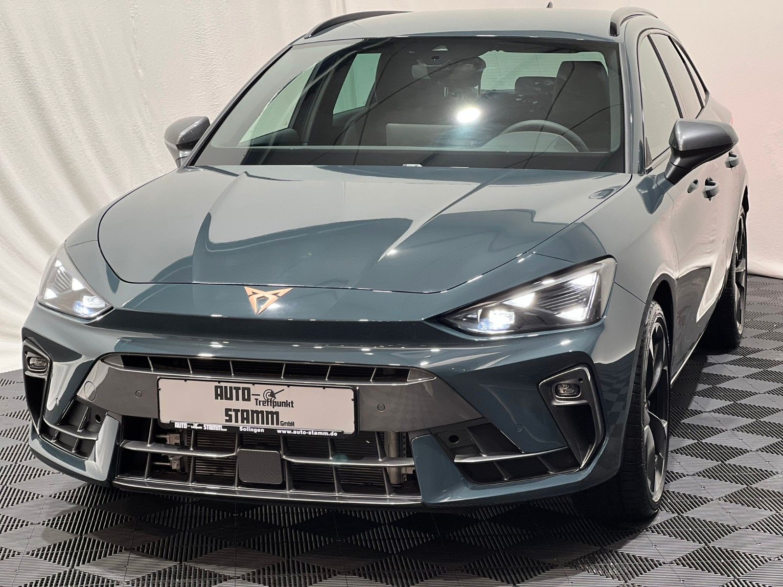 Fahrzeugabbildung CUPRA Leon Sportstourer 1.5 TSI - ACC - Keyless - RFK