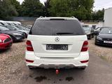 Mercedes-Benz ML -Klasse ML 300 CDI BlueEfficiency 4Matic - Mercedes-Benz ML 300: Cdi 4matic