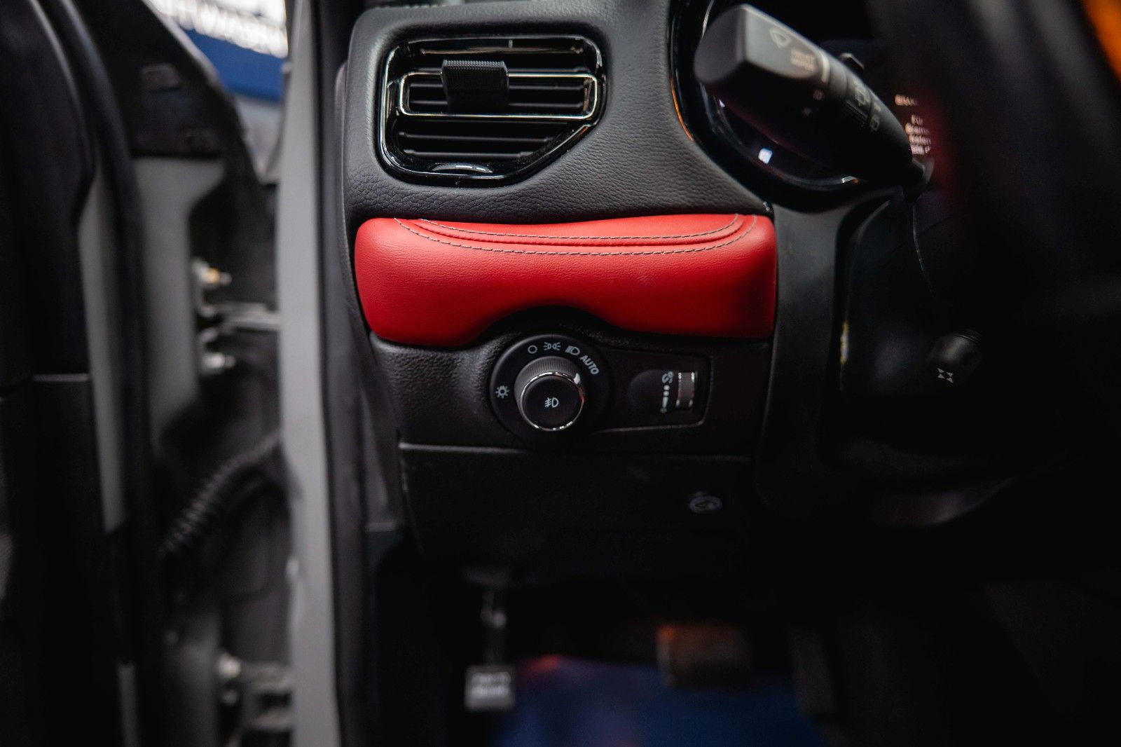 Fahrzeugabbildung Dodge Durango 5.7 V8 R/T 4x4 Night-Paket Modell 22 LED