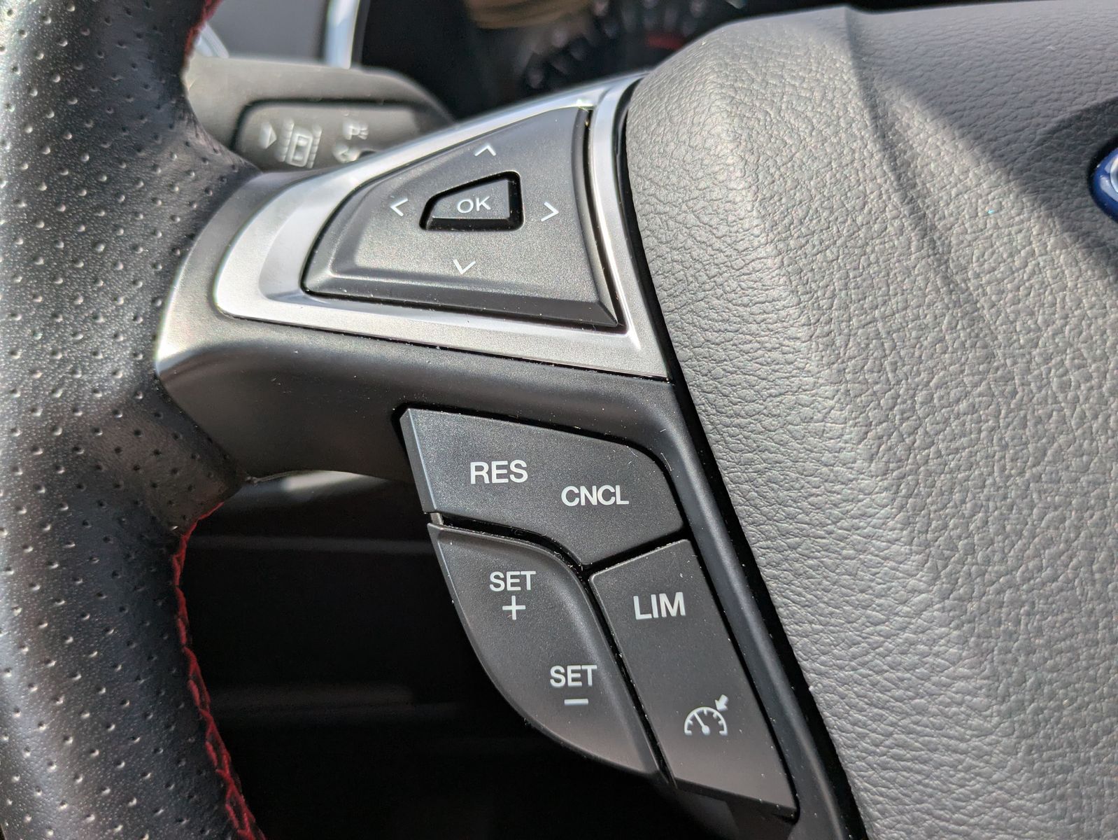 Fahrzeugabbildung Ford S-MAX 2.0 EcoBlue ST-Line PANO/KAM/AHK/LED 7-Si