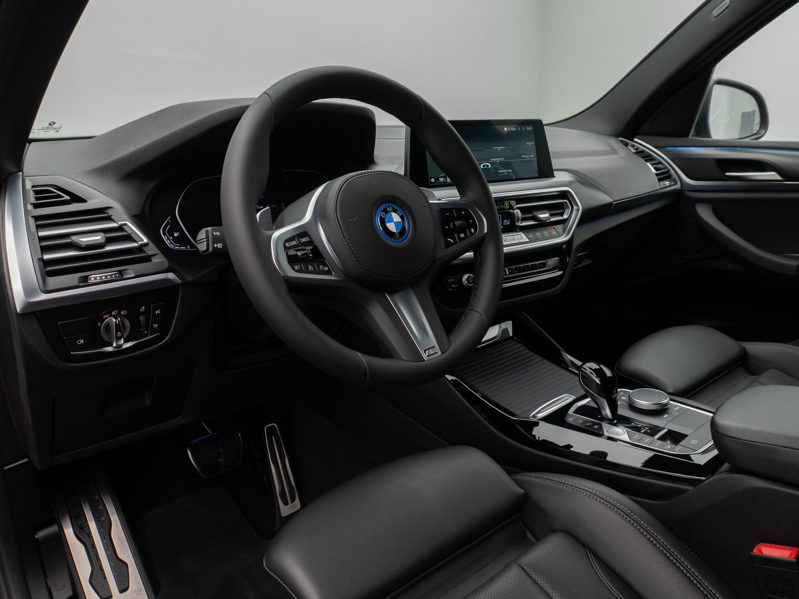 Fahrzeugabbildung BMW X3 xD30e M Sport 360°Laser HUD DAB HiFi Komfort