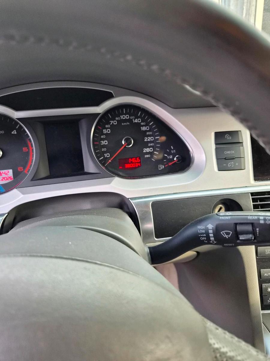 Audi Quattro 2011 — photo 10