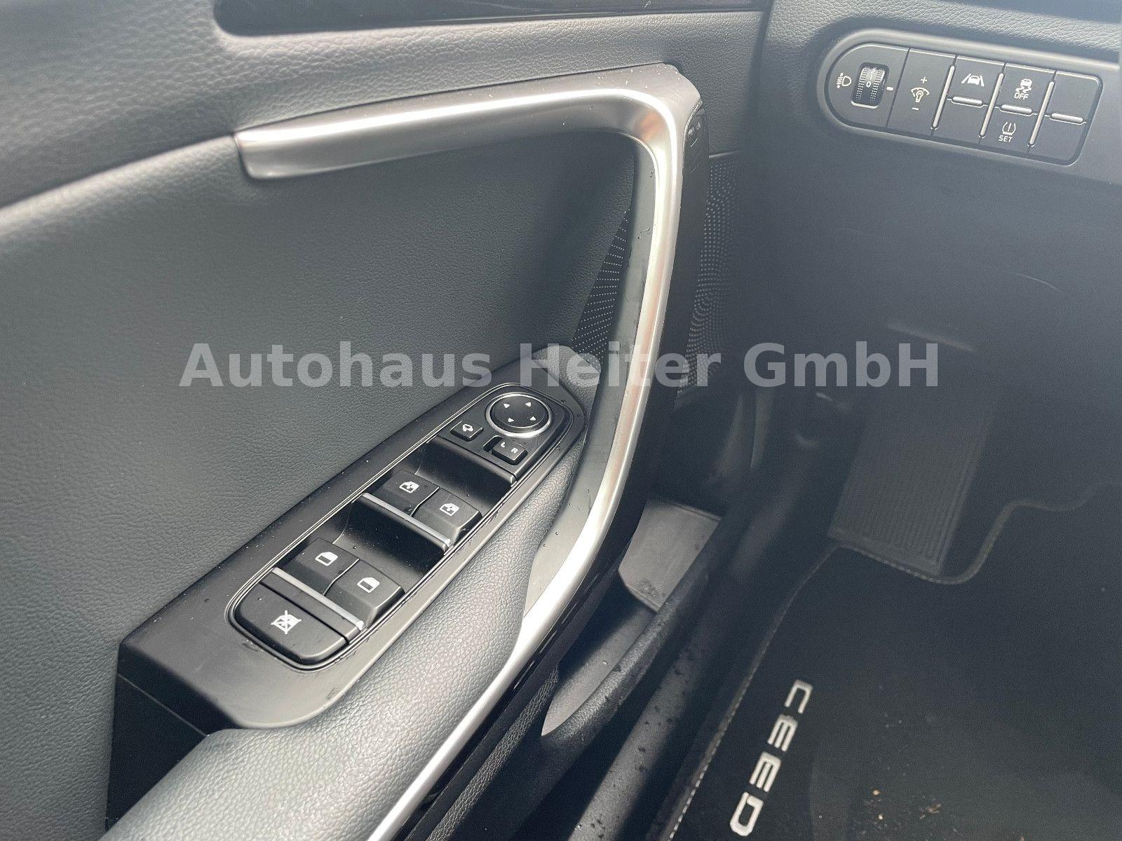Kia Ceed SW 1.5 Spirit / 7.Gang+Kamera+JBL, миниатюра 17