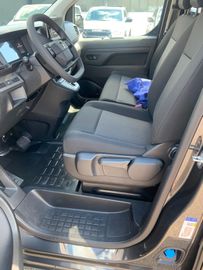 Bild 14 Opel Vivaro Kombi XL 9 Sitze 8 AT Heckklappe